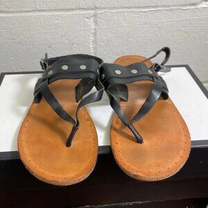 FRYE Avery Stud Thong Flat Sandal Black Leather Slingback Women's Size 11 B